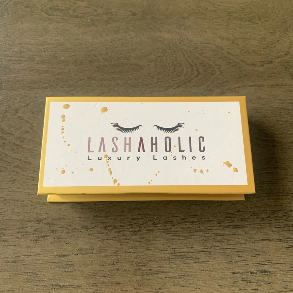 Brand new Lashaholic Lashes